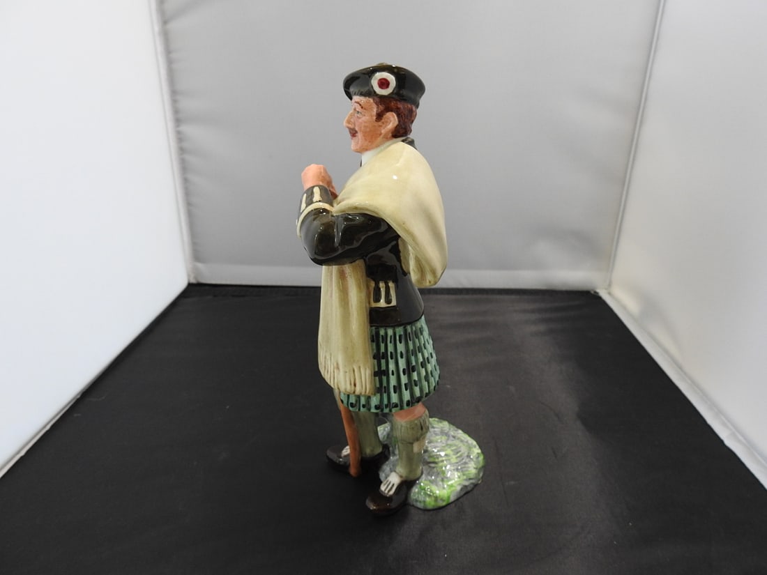 Royal Doulton “The Laird?? HN2361 Figurine - 5