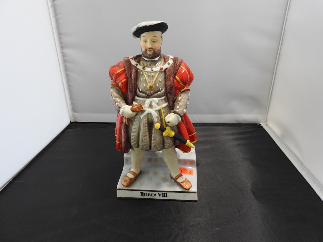 Henry VIII Porcelain Figurine with Gold Accents: Porcelain figurine depicting Henry VIII with gold accents. Approx. 8 x 4 x 3.5 in.