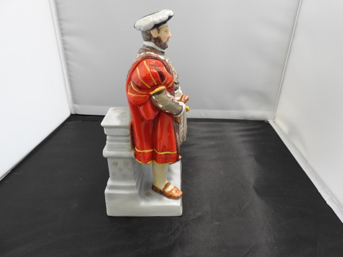 Henry VIII Porcelain Figurine with Gold Accents - 5