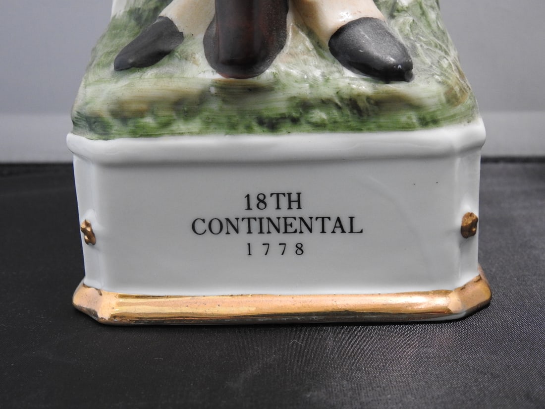 Arnart Continental Soldier Porcelain Figure - 3