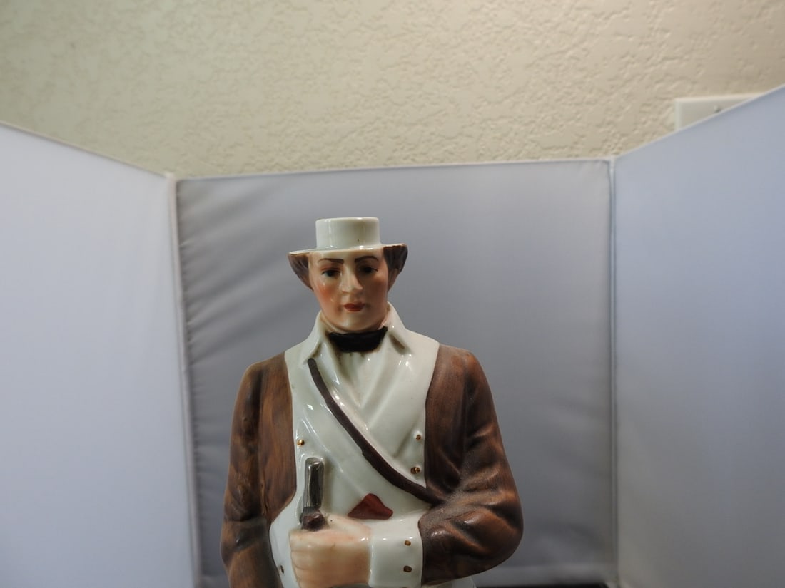 Arnart Continental Soldier Porcelain Figure - 8