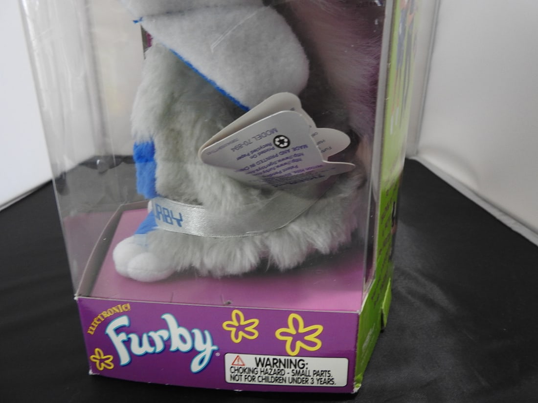 1999 Special Limited Edition Millennium Furby in Box - 6