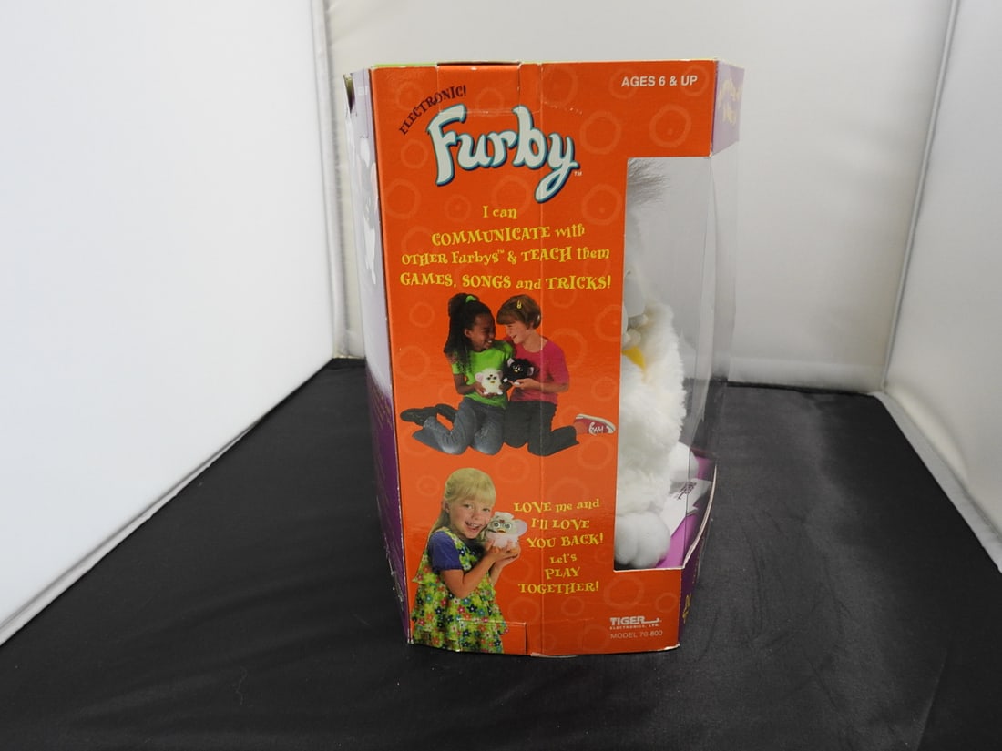 1998 Original Furby Snowball Model 70-800 in Box - 2
