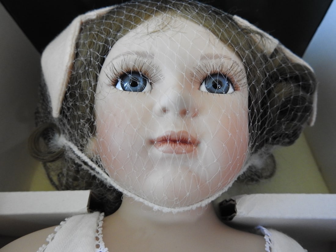 Geppeddo Collector Series “Allie” Doll #845/1050 - 4
