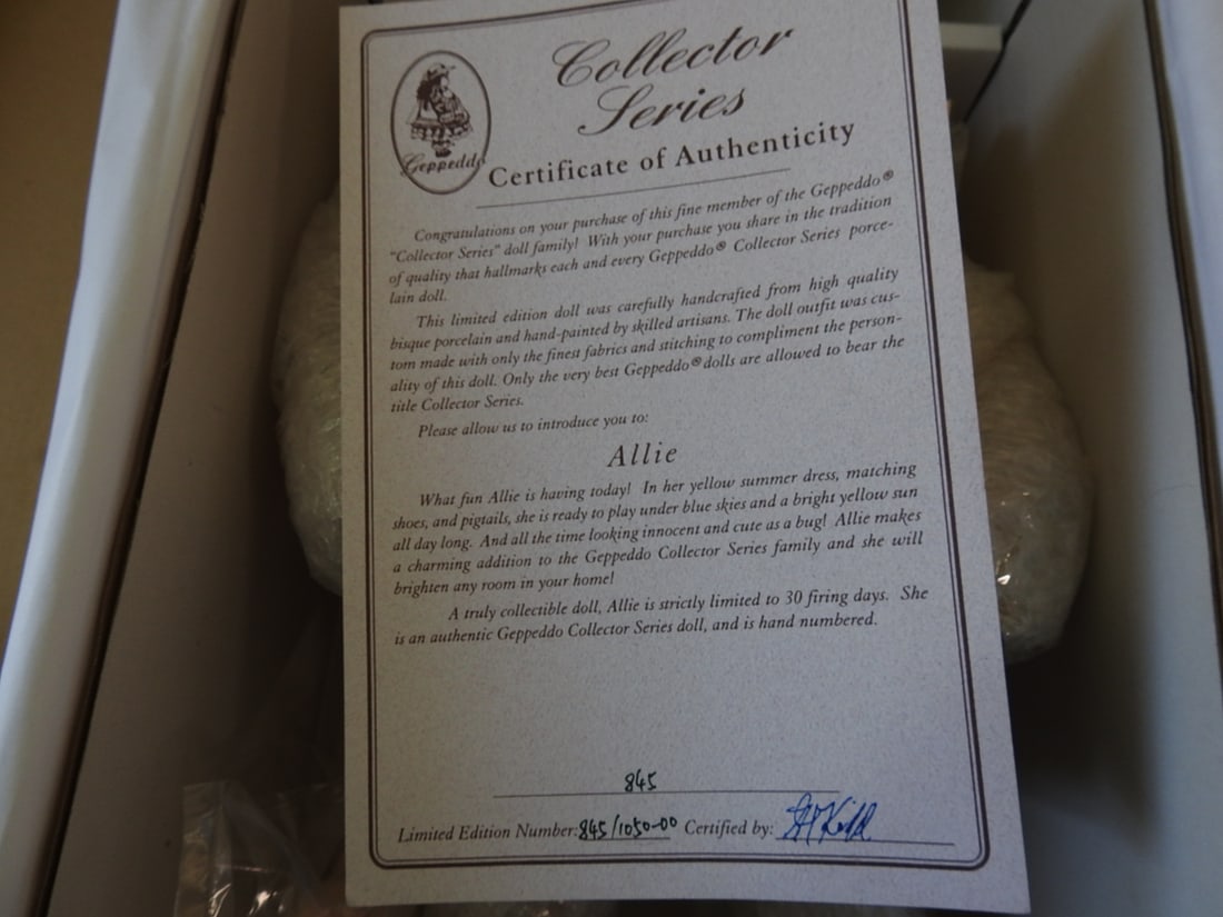 Geppeddo Collector Series “Allie” Doll #845/1050 - 7
