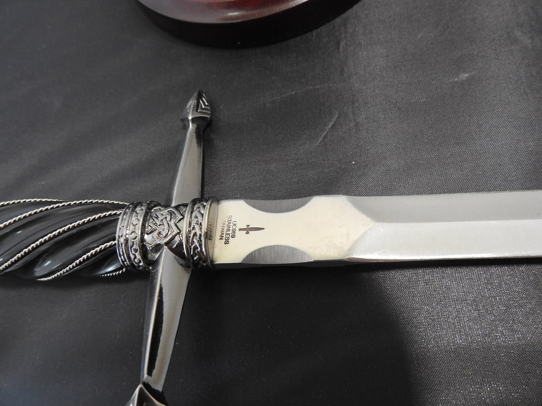 United Cutlery “Legends in Steel” Round Table Dagger - 2