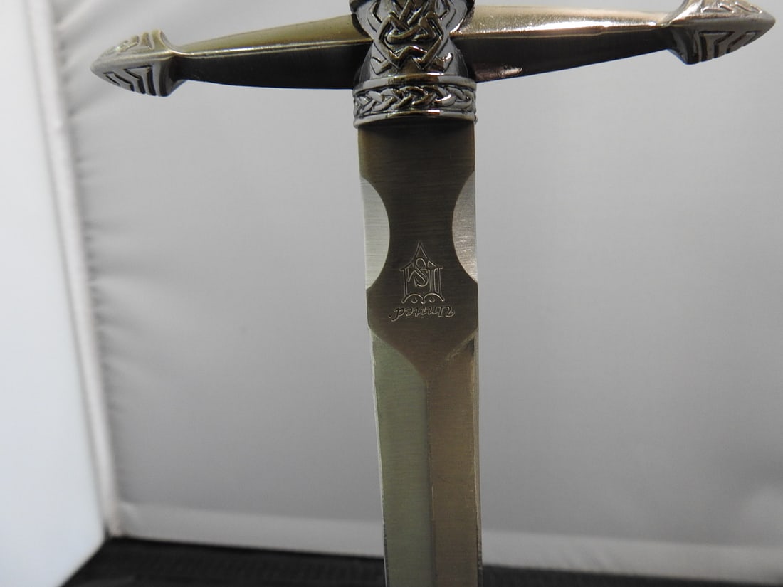 United Cutlery “Legends in Steel” Round Table Dagger - 5