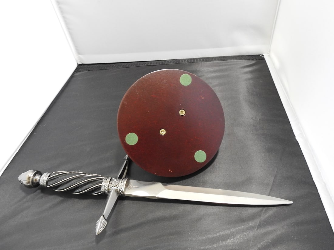 United Cutlery “Legends in Steel” Round Table Dagger - 6