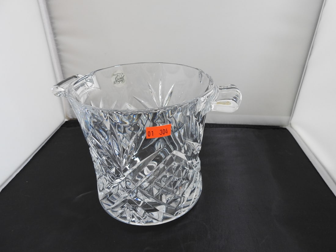 Lead Crystal Wine Bucket: Lead Crystal Wine Bucket. 24% Lead Crystal, Cristal d'Arques France Approx. 5.5 x 7.5 x 5.5 in.