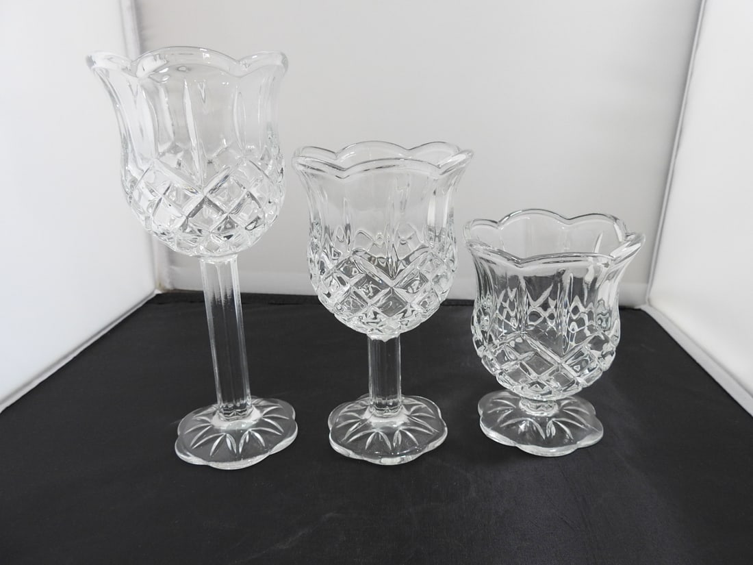 Pair of Tulip Flower Shaped Tealight Candle Holders: Pair of tulip flower shaped tealight candle holders. Measured as a set. Approx. 5.5 x 5.5 x 7 in.