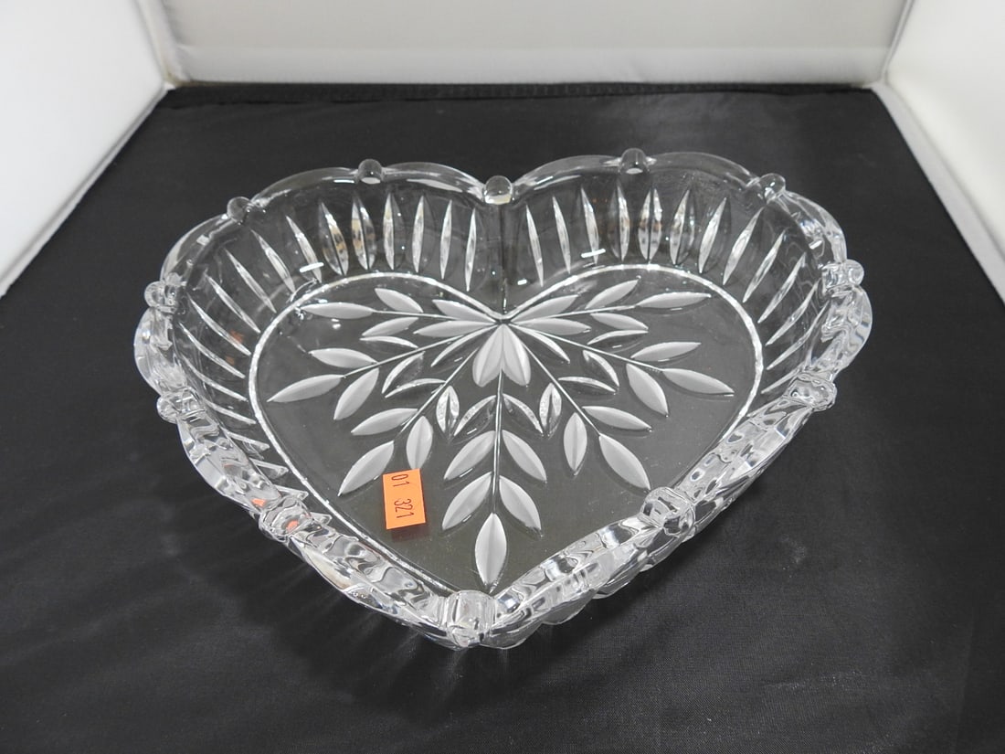 Lead Crystal Heart Shaped Candy Dish: Lead Crystal Heart Shaped Candy Dish Approx. 2 x 9 x 8 in.