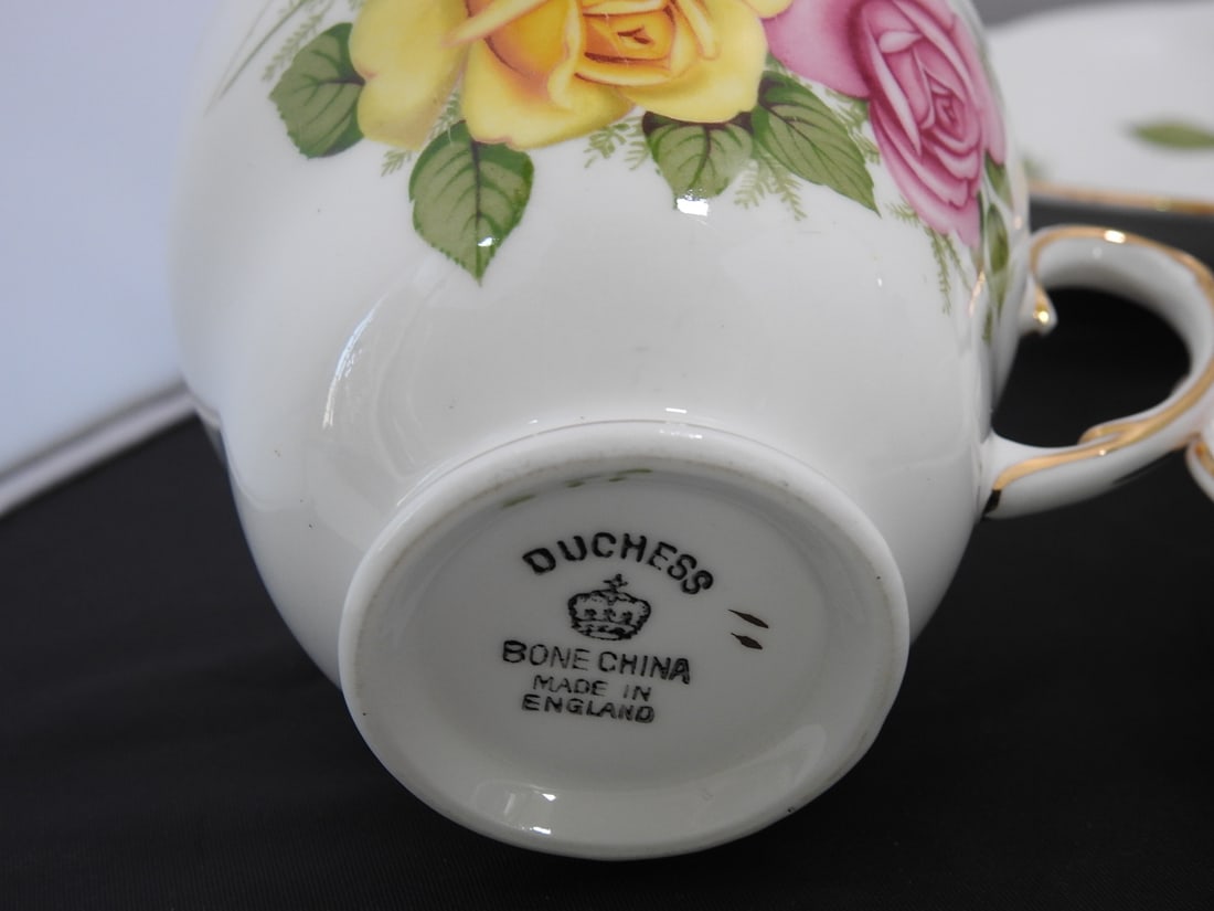 Set of 3 Vintage Bone China Teacup and Saucers - 5