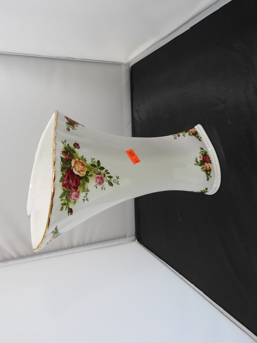 Porcelain Fluted Heart Vase - 2