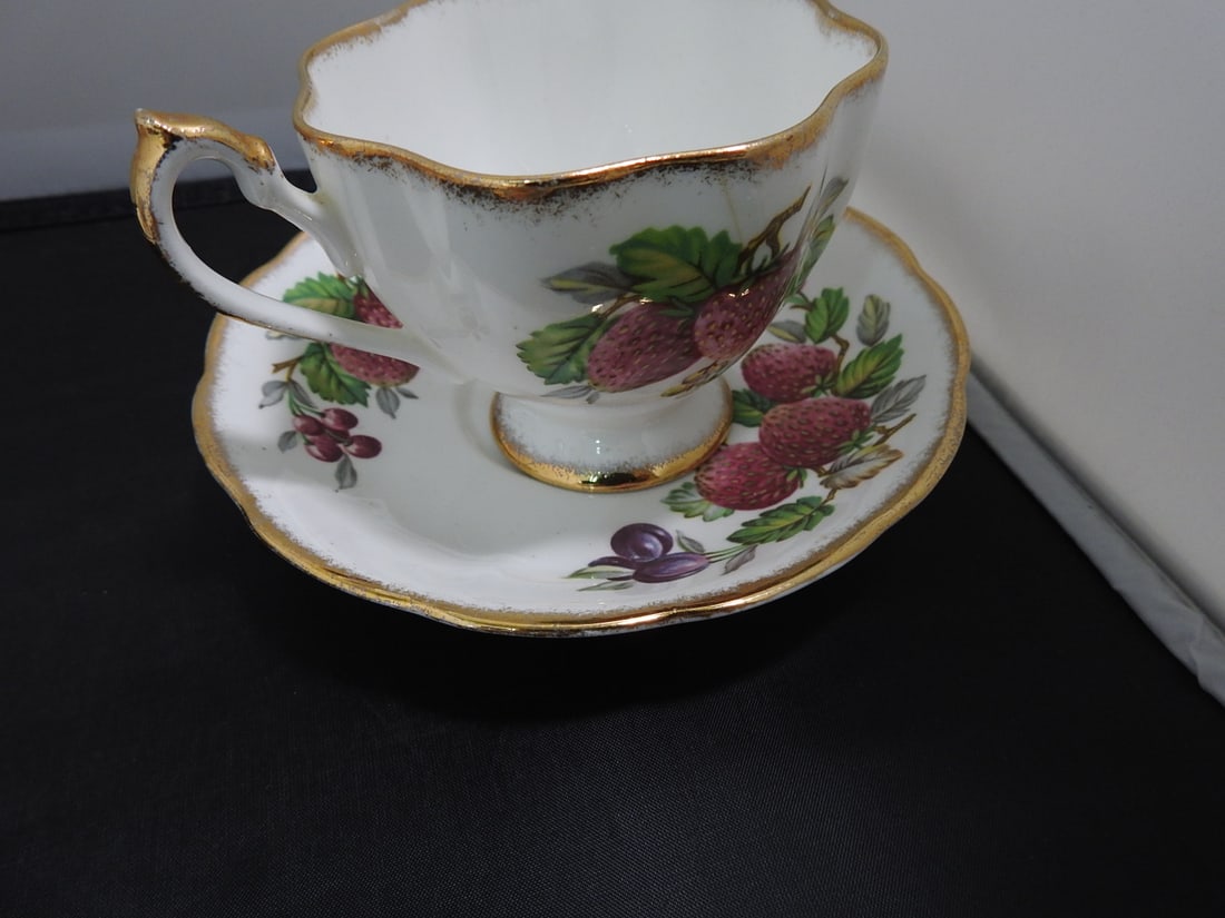 Set of 3 Vintage Bone China Teacup and Saucers - 4