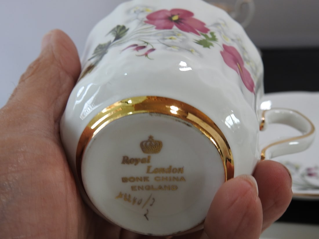 Set of 3 Vintage Bone China Teacup and Saucers - 6