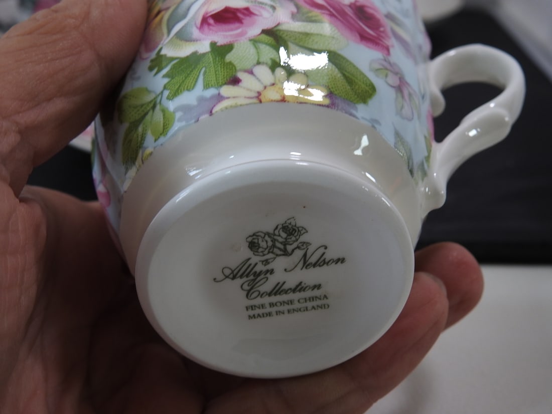 Set of 3 Vintage Bone China Teacup and Saucers - 5