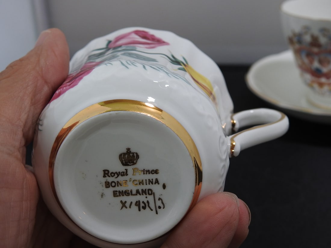 Set of 3 Vintage Bone China Teacup and Saucers - 6