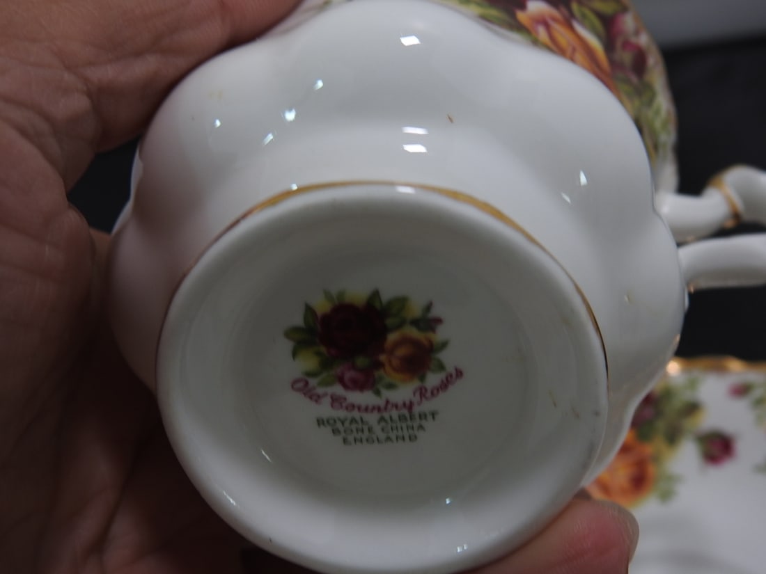 Set of 3 Vintage Bone China Teacup and Saucers - 7