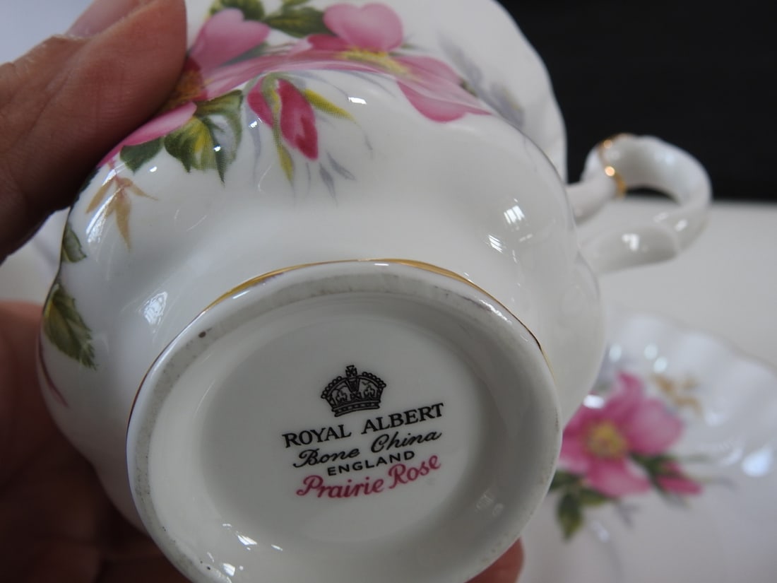 Set of 3 Vintage Bone China Teacup and Saucers - 6