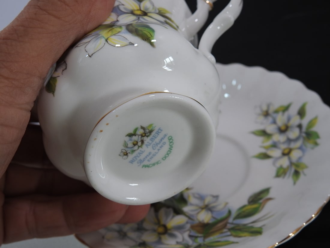 Set of 3 Vintage Bone China Teacup and Saucers - 8