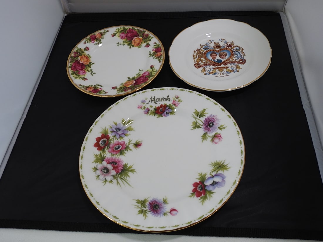 Set of 3 Vintage Bone China Plates: Set of 3 Vintage Bone China Plates. Matching Sets, See photos for more details - Measured as packed Approx. 2.5 x 9 x 9 in.