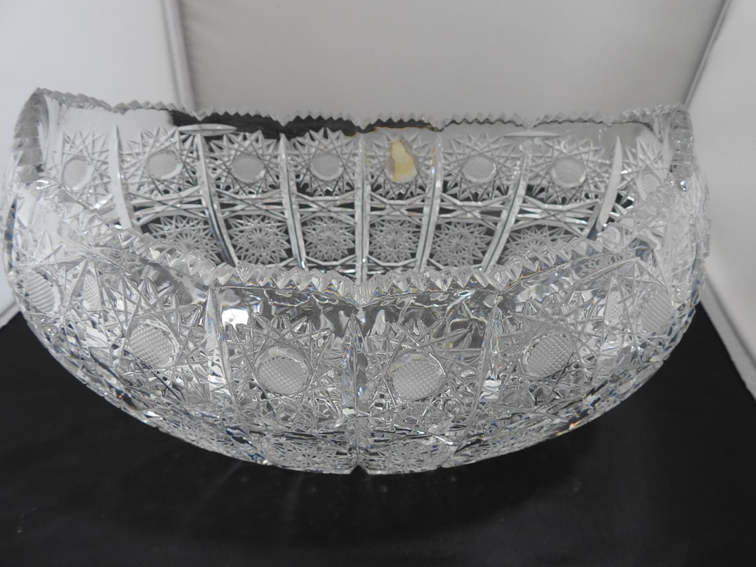 Lead Crystal Oval Bowl: Lead Crystal Oval Bowl Approx. 6 x 11 x 7 in.