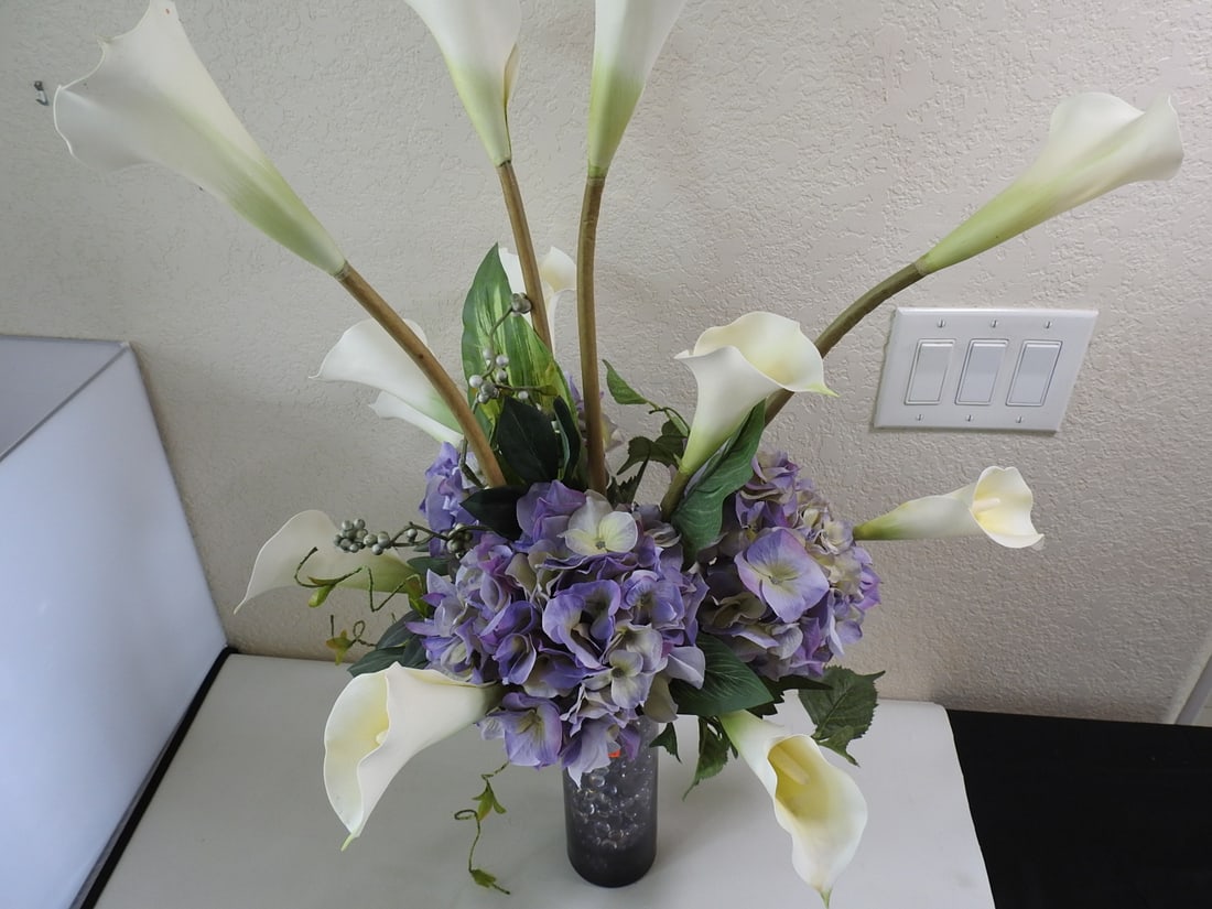 Classic silk flower arrangement - 3