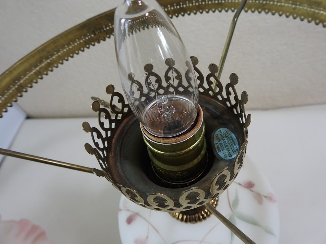 Vintage Fenton Lamp - 9