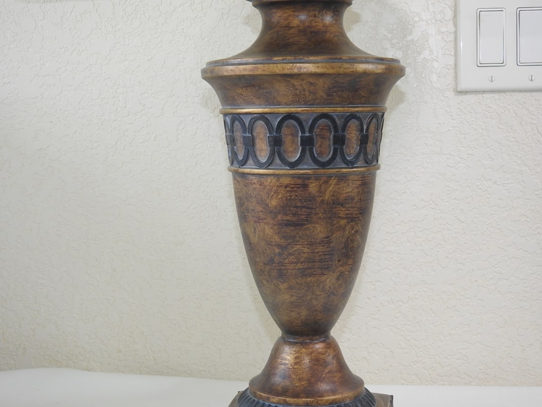Classical Style Footed Lamp - 2