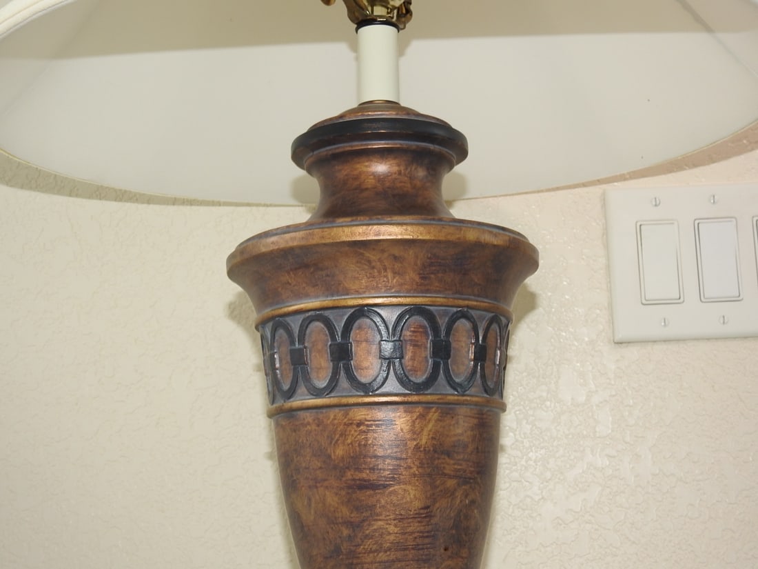 Classical Style Footed Lamp - 3