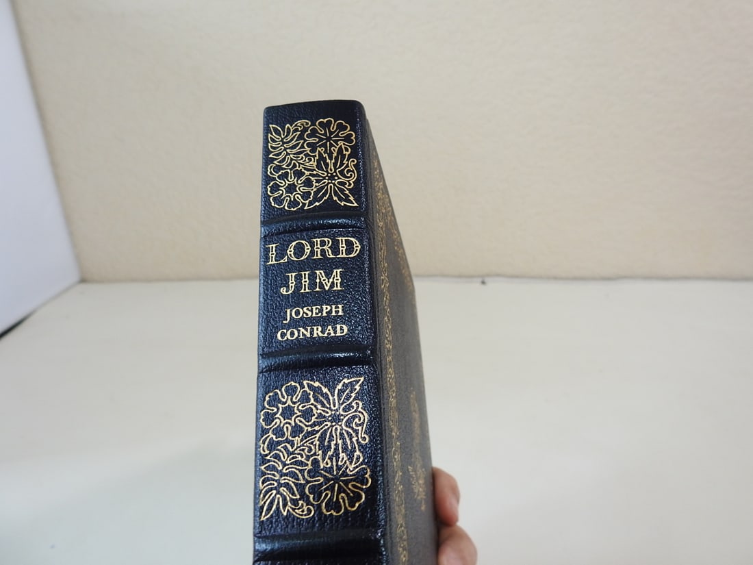 Lord Jim by Joseph Conrad - Franklin Library Edition: Hard leather bound Franklin Library edition. Approx. 9.5 x 7.5 x 1.5 in.
