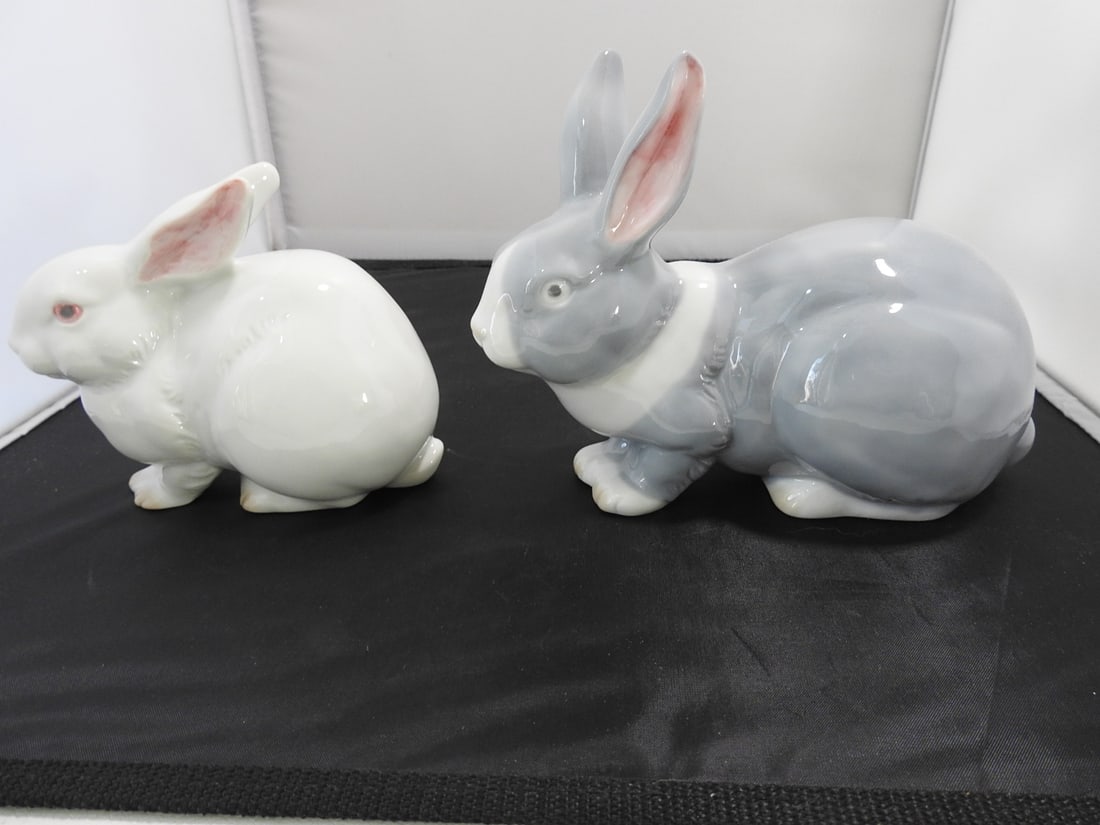 Pair of Vintage Japanese Porcelain Rabbit Figures - 3