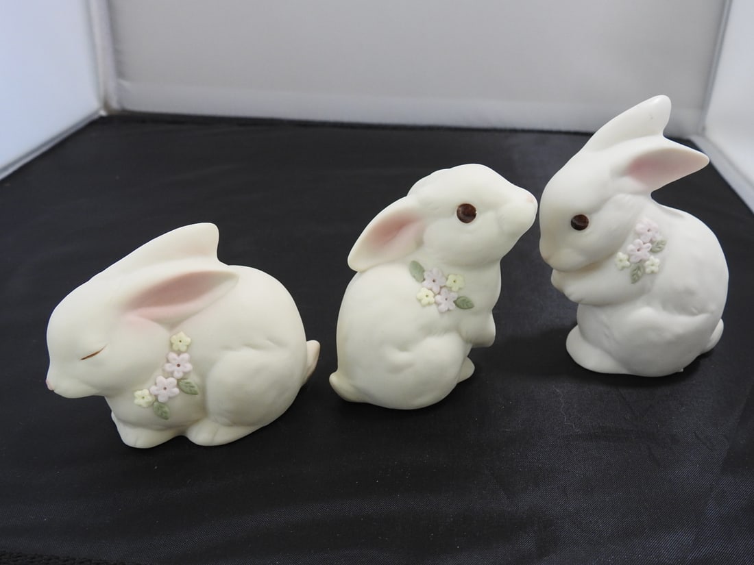 Set of Three Japanese Porcelain Bisque Rabbit Figures - 4