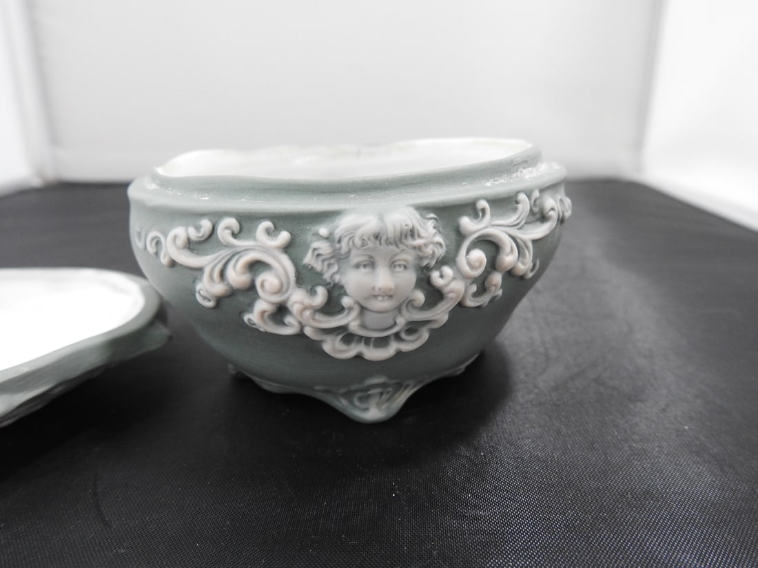 Wedgwood Style Jasperware Porcelain Hair Receiver - 2