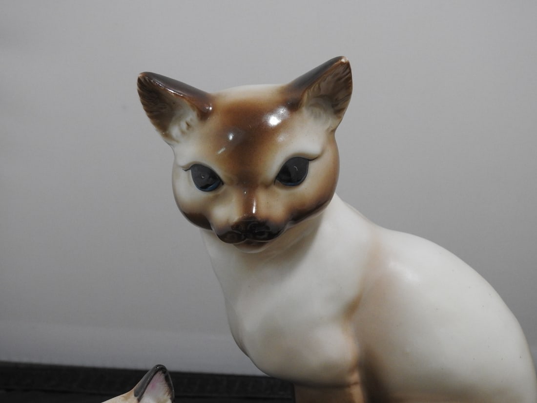Set of Four Japanese Porcelain Siamese Cat Figures - 2