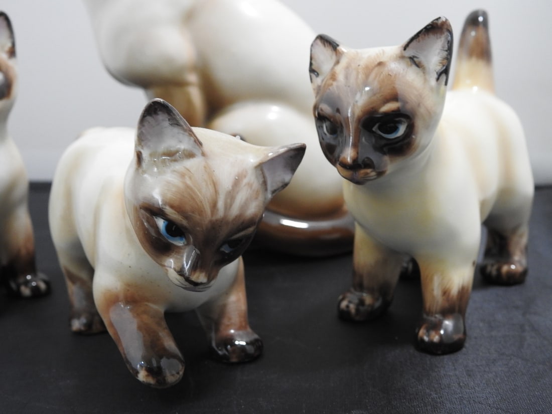 Set of Four Japanese Porcelain Siamese Cat Figures - 3