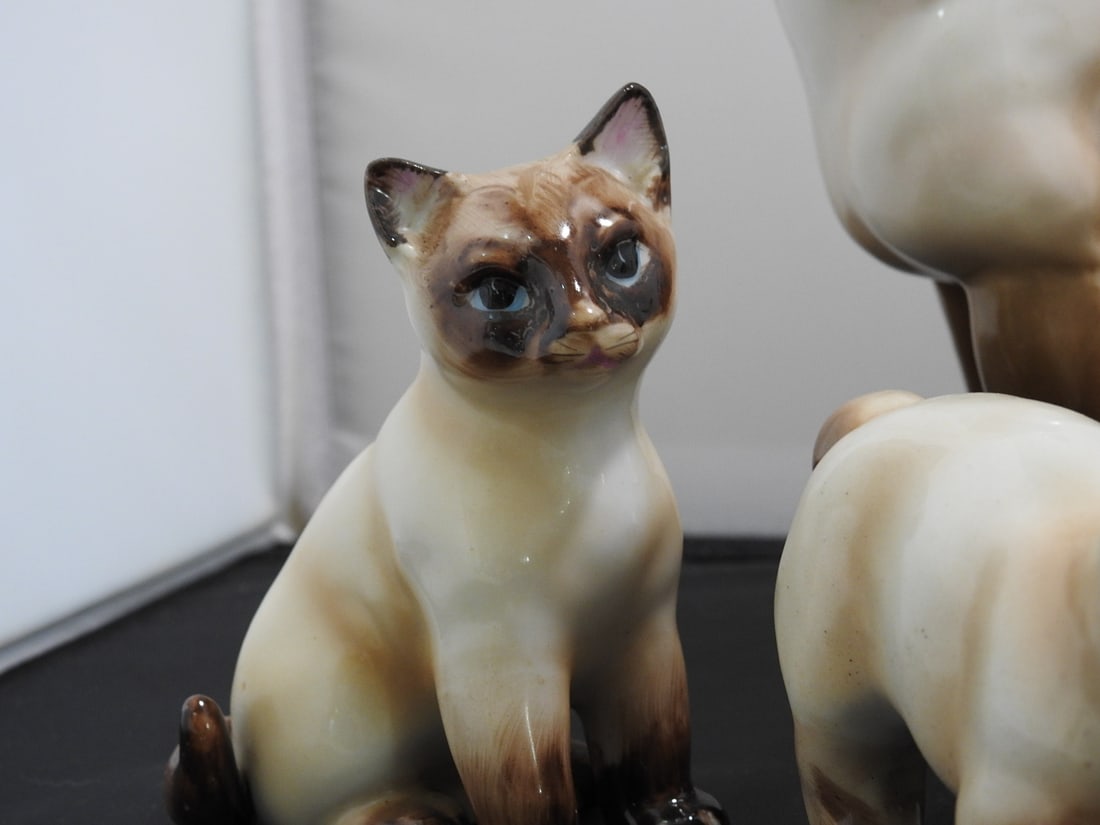 Set of Four Japanese Porcelain Siamese Cat Figures - 4