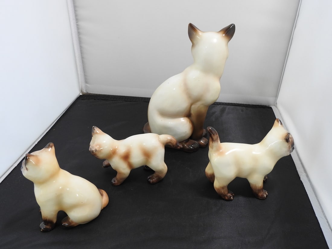 Set of Four Japanese Porcelain Siamese Cat Figures - 5