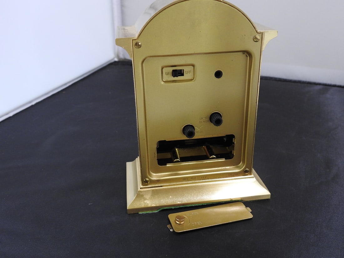 Vintage Bulova Brass Tone Mantel Alarm Clock - 4