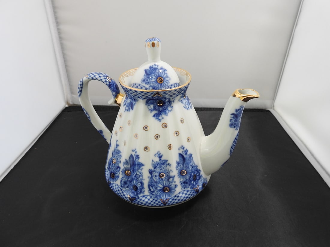 Vintage Russian Blue and White Porcelain Teapot: Vintage Russian porcelain teapot with blue and white floral decoration, lid, and gold accenting. Made in Russia mark to underside. Approx. 7.5 x 8 x 5.5 in.