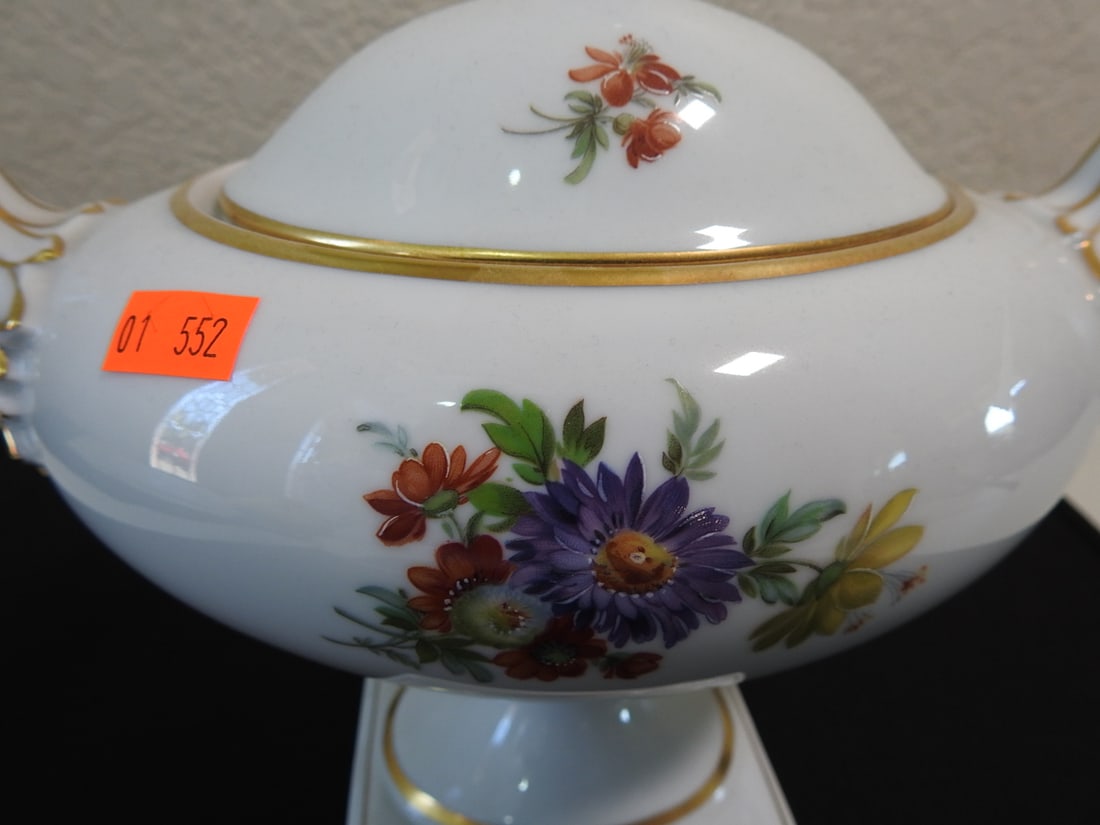 Kaiser Porzellan Gloria Floral Lidded Bonbonniere - 2