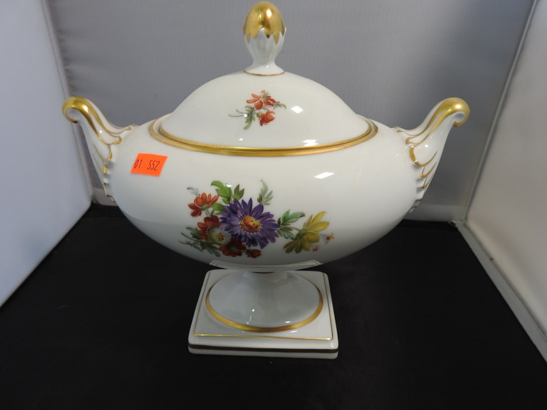 Kaiser Porzellan Gloria Floral Lidded Bonbonniere - 3