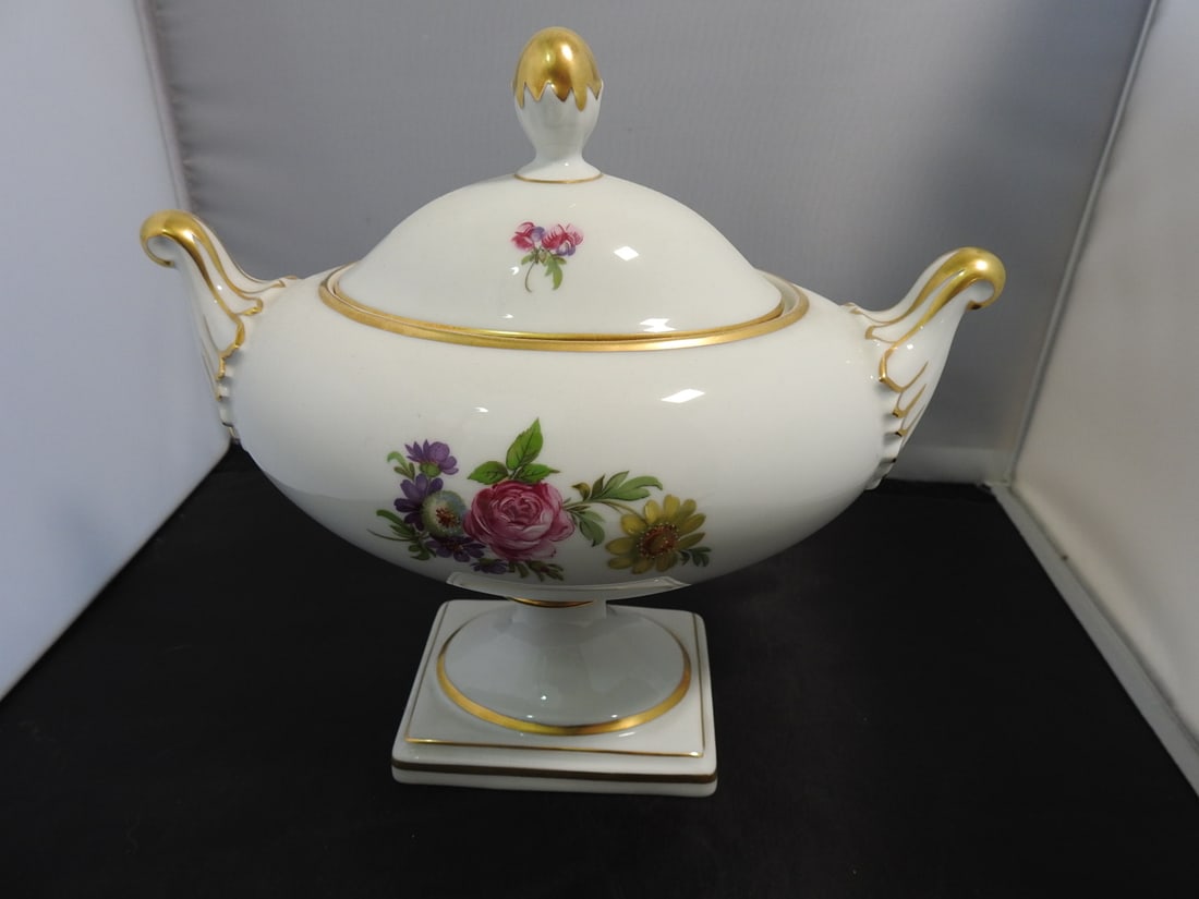 Kaiser Porzellan Gloria Floral Lidded Bonbonniere - 4