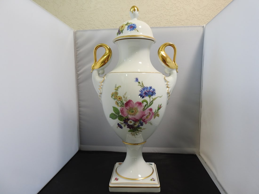 Kaiser Porzellan Gloria Floral Mantel Urn: Kaiser Porzellan Gloria floral mantel urn with lid, handles, floral transfer decoration, and 24K gold accents. Approx. 17.5 x 10.5 x 8.5 in.
