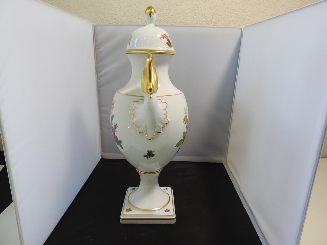 Kaiser Porzellan Gloria Floral Mantel Urn - 5