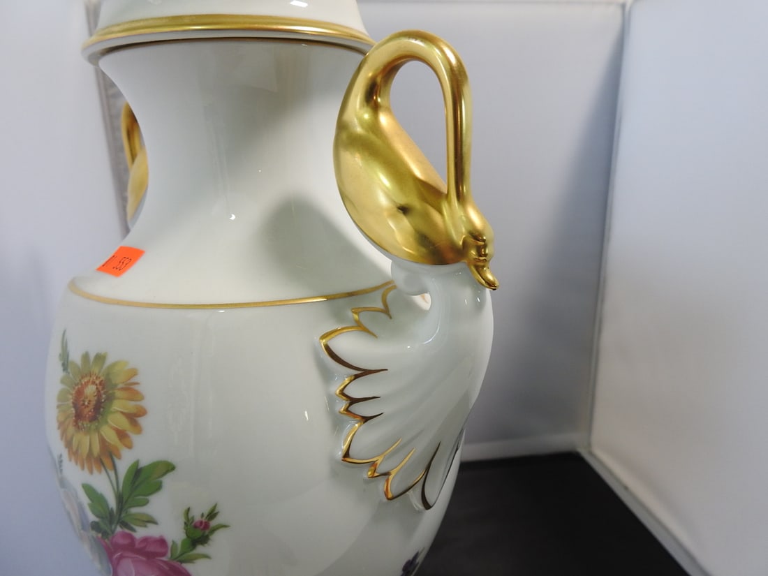Kaiser Porzellan Gloria Floral Mantel Urn - 8