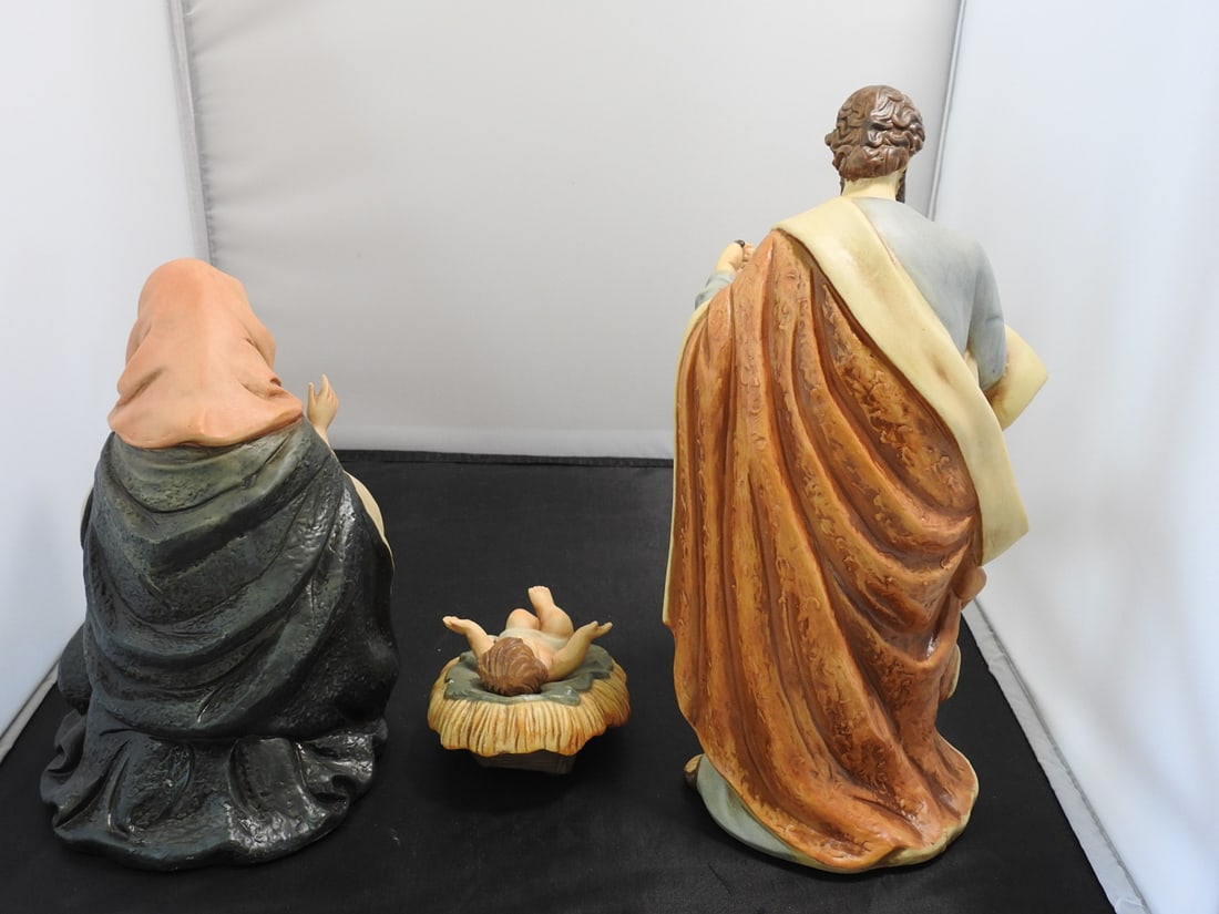 Hand-Painted Porcelain Nativity Scene Set of 3 - 3