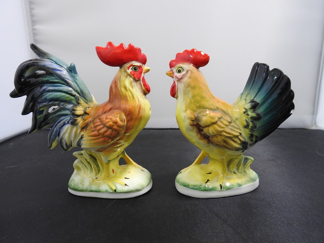 Vintage Japanese Ceramic Rooster Salt and Pepper Shakers: Vintage hand-painted Japanese ceramic rooster salt and pepper shakers with bright multicolor finish. Approx. 4.5 x 3.25 x 3.75 in.