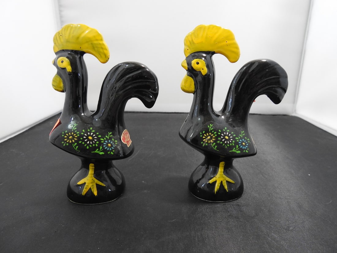 Vintage Ceramic Rooster Salt and Pepper Shakers - 4
