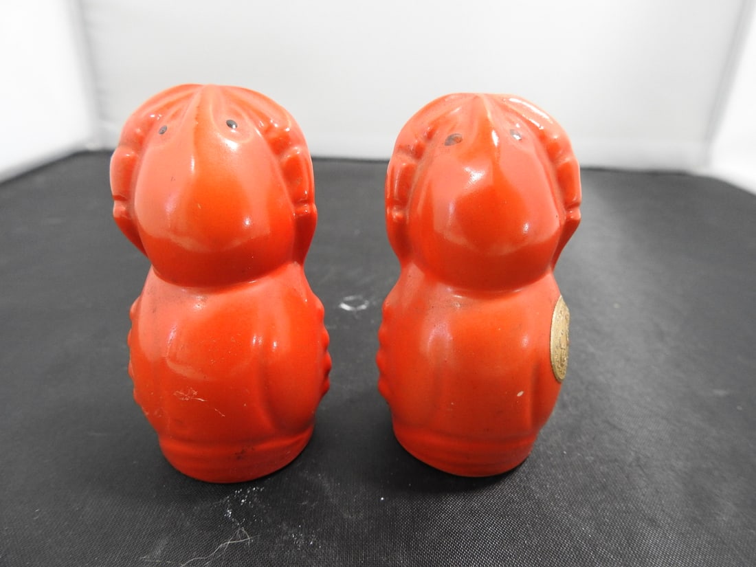 Vintage Czechoslovakian Ceramic Lobster Salt and Pepper Shakers: Vintage ceramic lobster salt and pepper shakers, made in Czechoslovakia. Approx. 3.75 x 3.25 x 2.25 in.